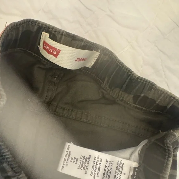 Camo Carhartt, Levi’s , North Face Bundle Lot - Picture 4 of 4